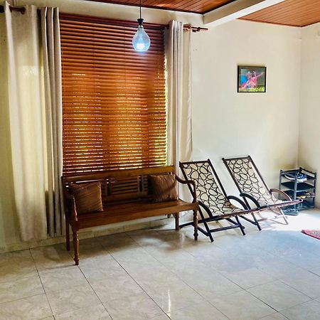 Villa Two Residence Dehiwala-Mont Lavinia Extérieur photo