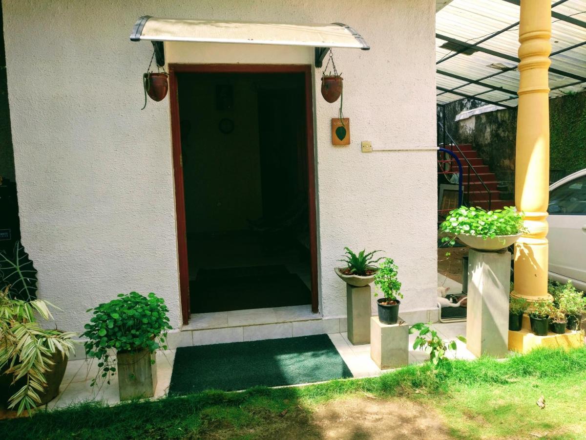 Villa Two Residence Dehiwala-Mont Lavinia Extérieur photo