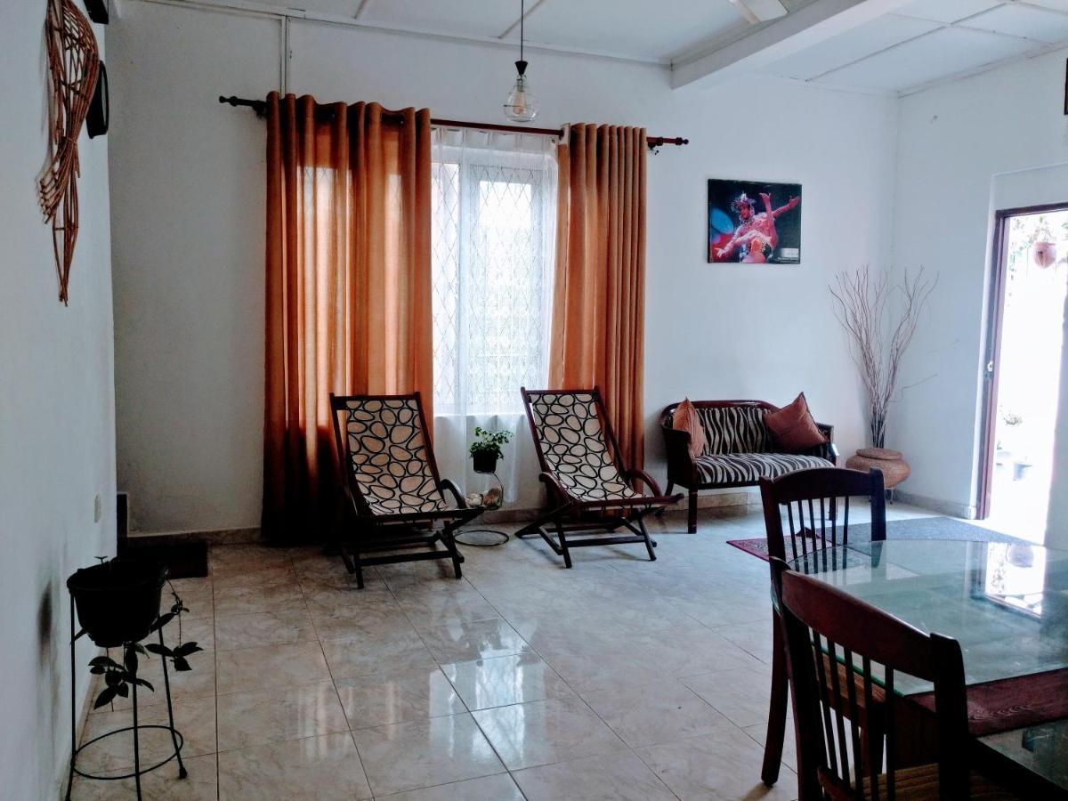 Villa Two Residence Dehiwala-Mont Lavinia Extérieur photo